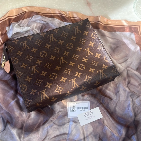 🎈HOT DEAL Louis Vuitton Toiletry pouch 26 - Picture 4 of 12
